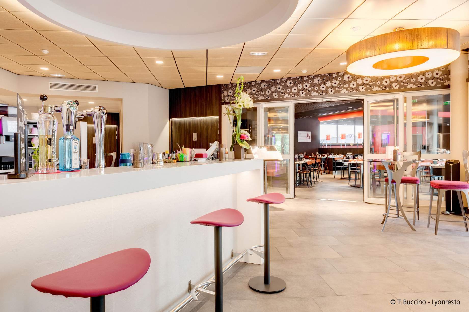 bar